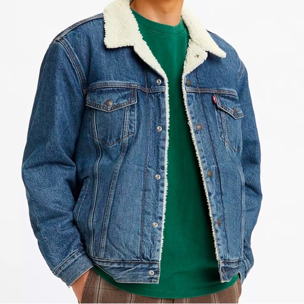 NWOT- Levi’s Sherpa-lined Jean Jacket